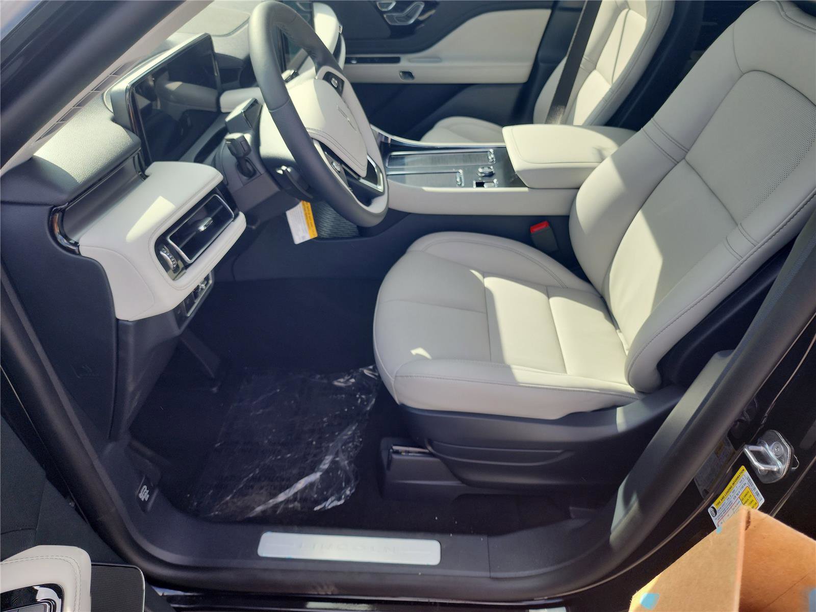 New 2026 Lincoln Aviator 2WD image 12