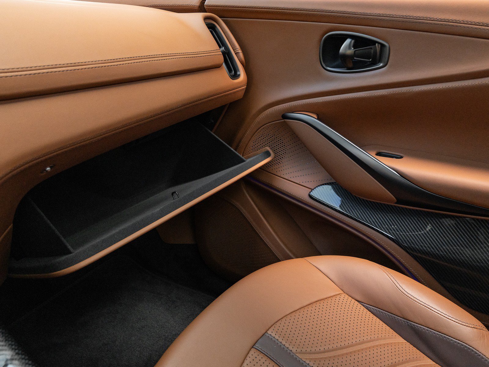 Used 2023 Aston Martin DBX 707 image 49