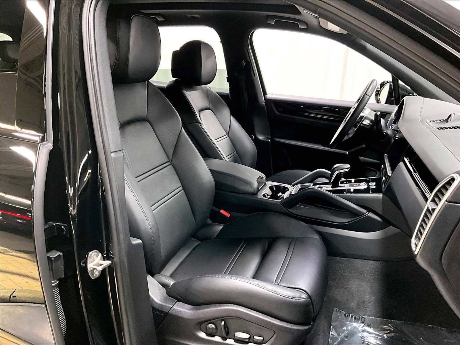 Used 2022 Porsche Cayenne image 30