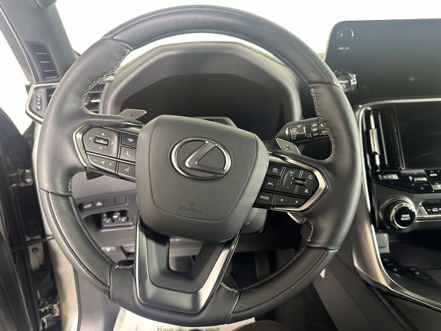 Used 2025 Lexus LX 700h Luxury AWD/4WD image 16