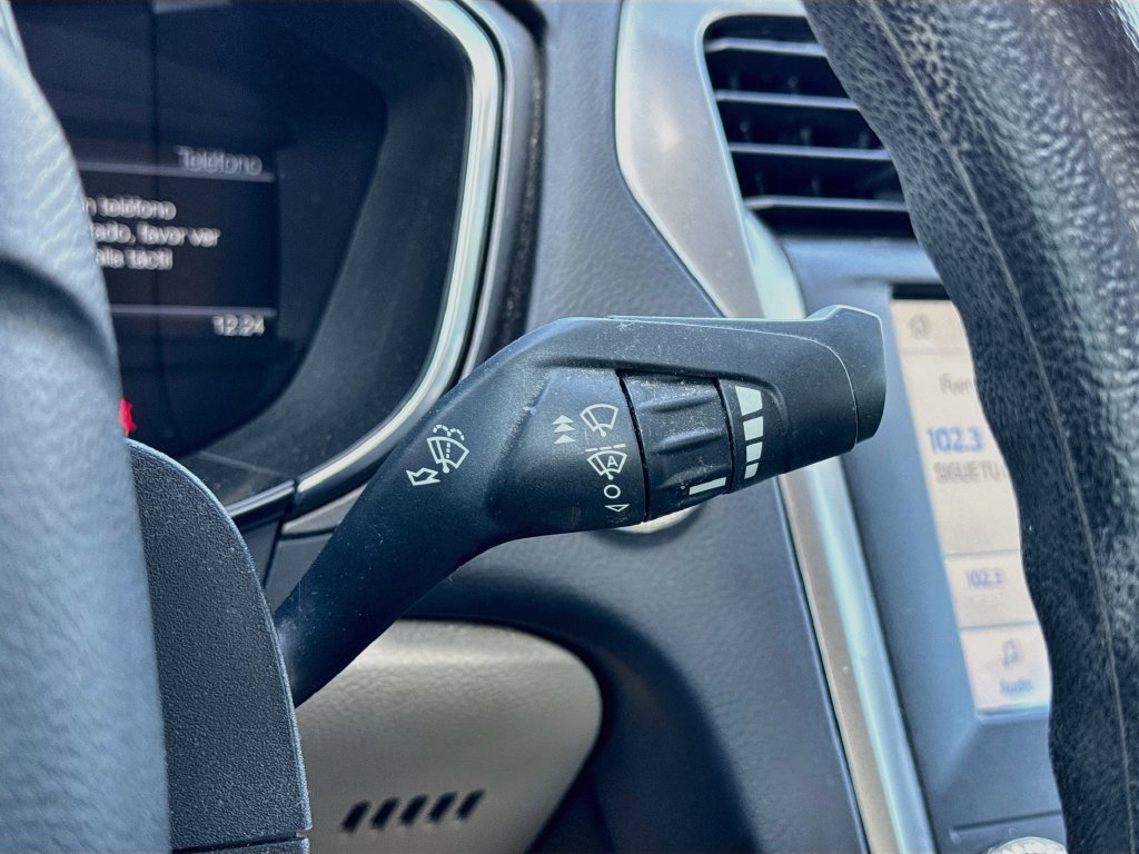 Used 2020 Ford Fusion SE FWD image 20