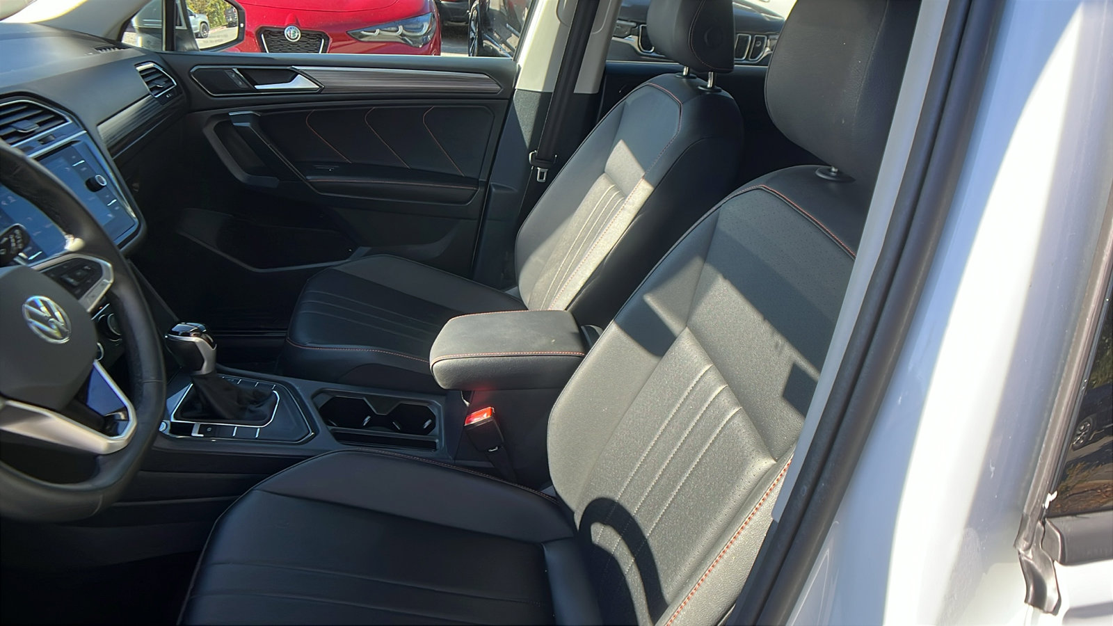 Used 2024 Volkswagen Tiguan SE image 17