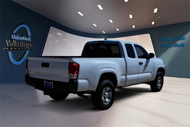 Used 2017 Toyota Tacoma SR image 5