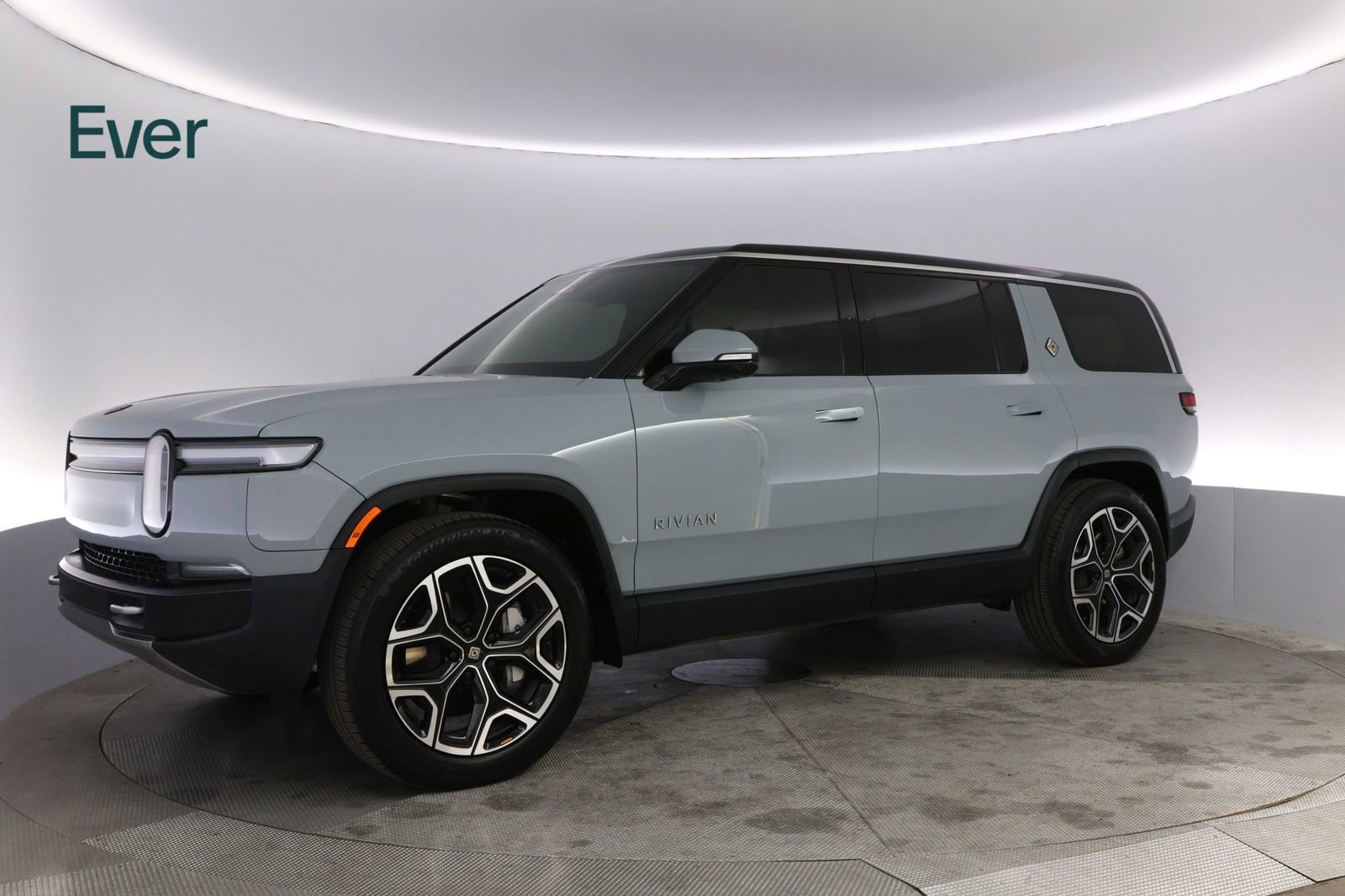 Used 2025 Rivian R1S Adventure image 18