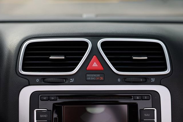 Used 2012 Volkswagen Eos Executive image 36