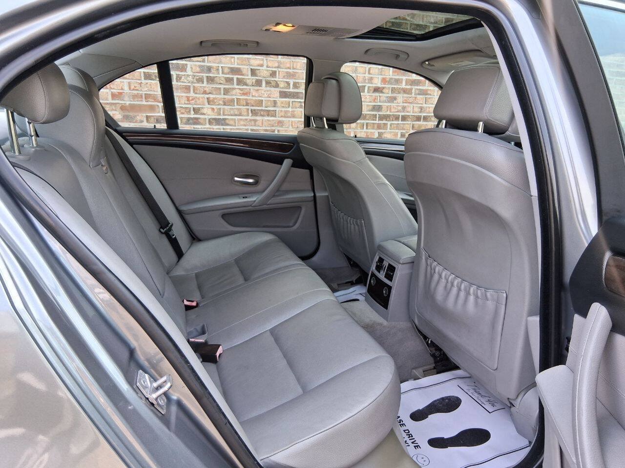 Used 2010 BMW 528i Sedan RWD image 12