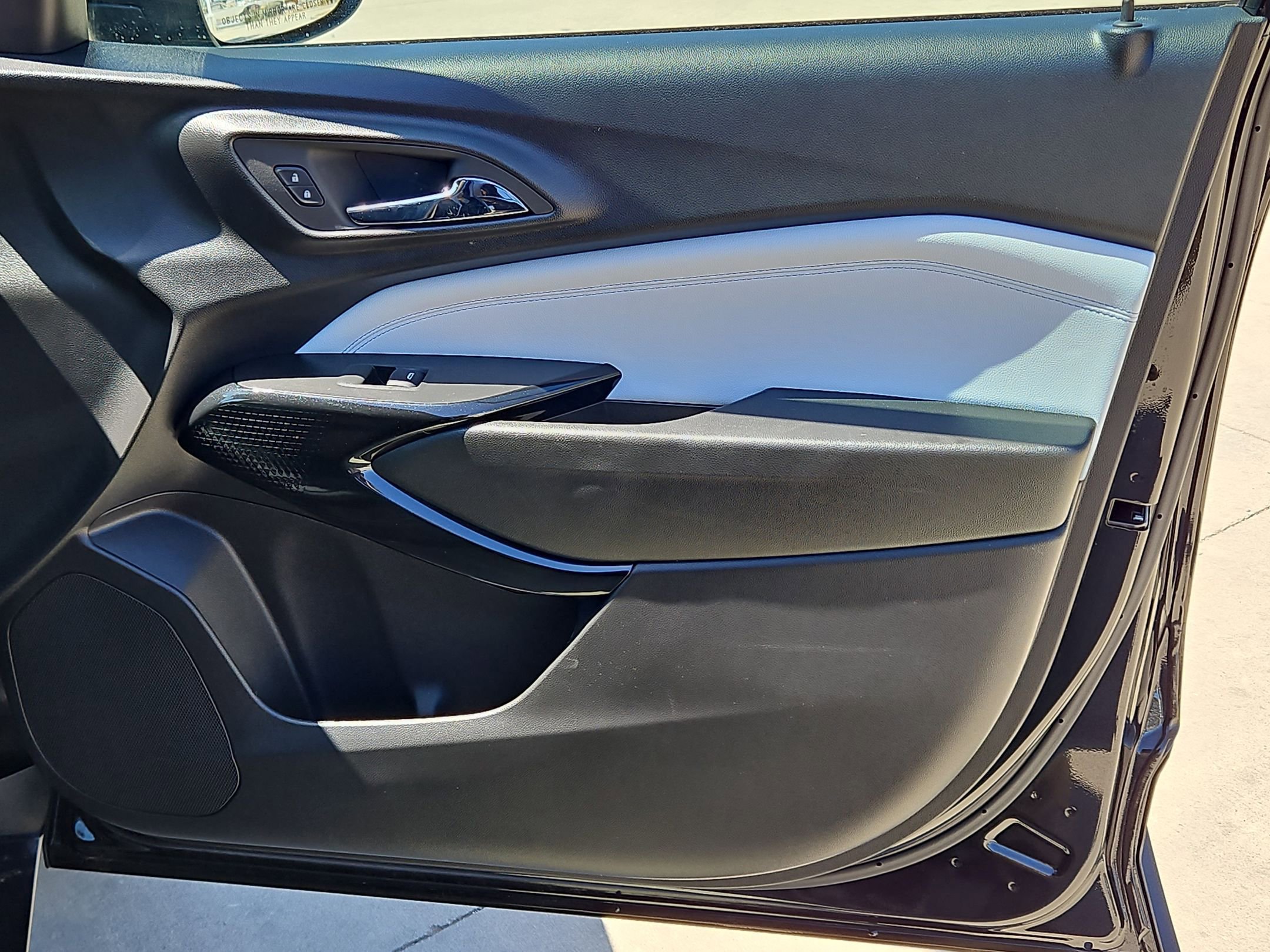 Certified 2025 Chevrolet Trax LT image 30