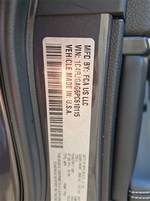 Used 2023 Jeep Grand Cherokee Laredo image 14