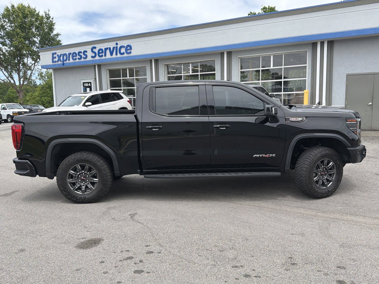 Used 2024 GMC Sierra 1500 AT4X AWD/4WD image 12