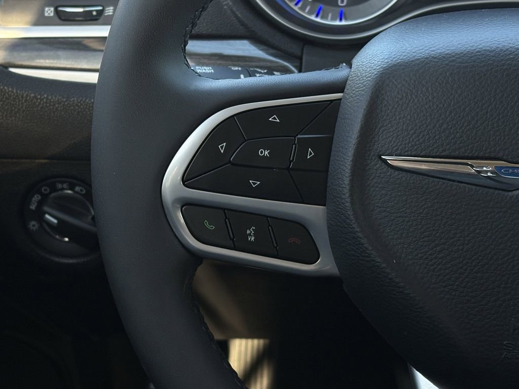 Used 2022 Chrysler 300 Touring image 15