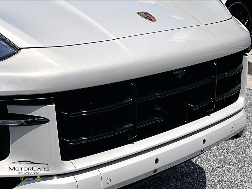 Used 2026 Porsche Cayenne AWD/4WD image 28