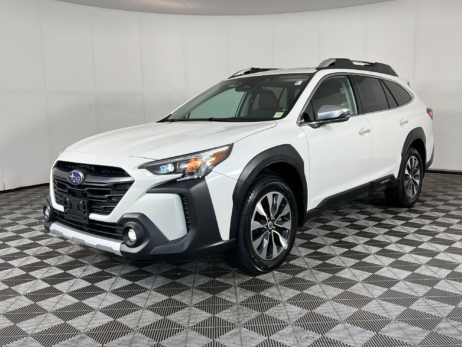 Used 2024 Subaru Outback Touring XT AWD/4WD image 8