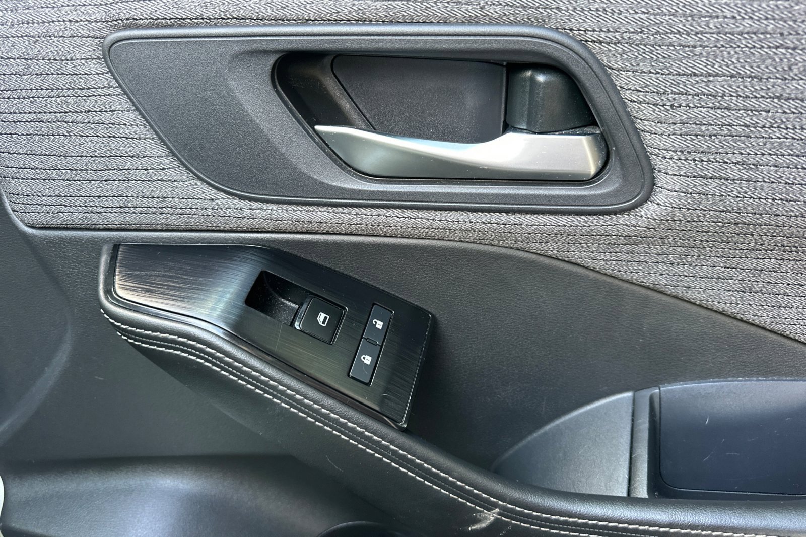 Used 2022 Nissan Rogue SV image 22