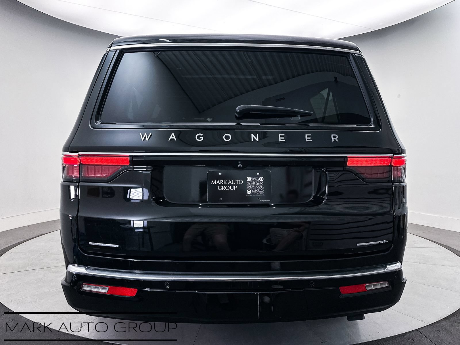 Used 2023 Jeep Wagoneer L Series III w/ Premium Group I AWD/4WD image 17