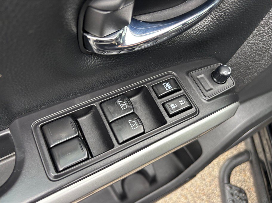 Used 2021 Nissan Titan SV w/ SV Convenience Package AWD/4WD image 23