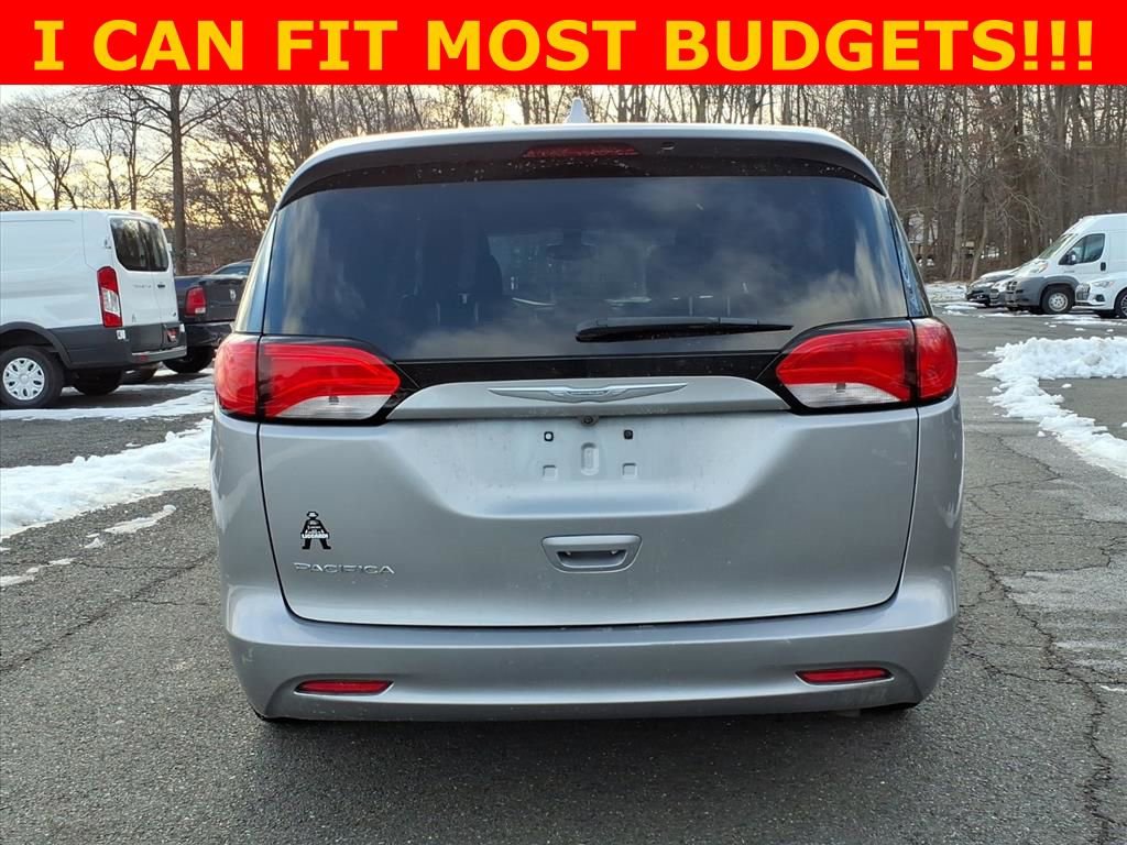 Used 2017 Chrysler Pacifica Touring image 5