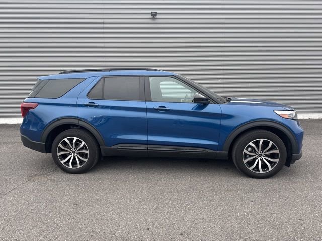 Used 2023 Ford Explorer ST image 2