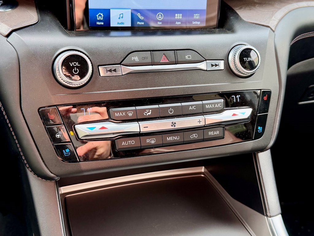 Certified 2020 Ford Explorer Platinum w/ Premium Technology Package image 27