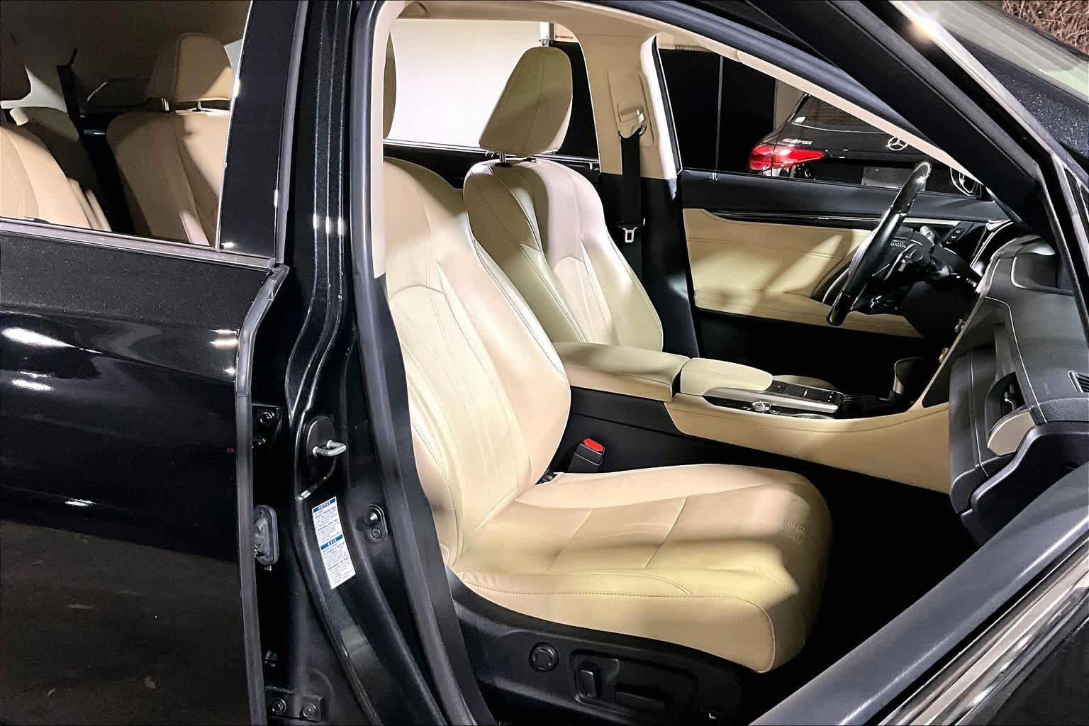 Used 2022 Lexus RX 450hL Luxury w/ Cold Area Package (CT) AWD/4WD image 18