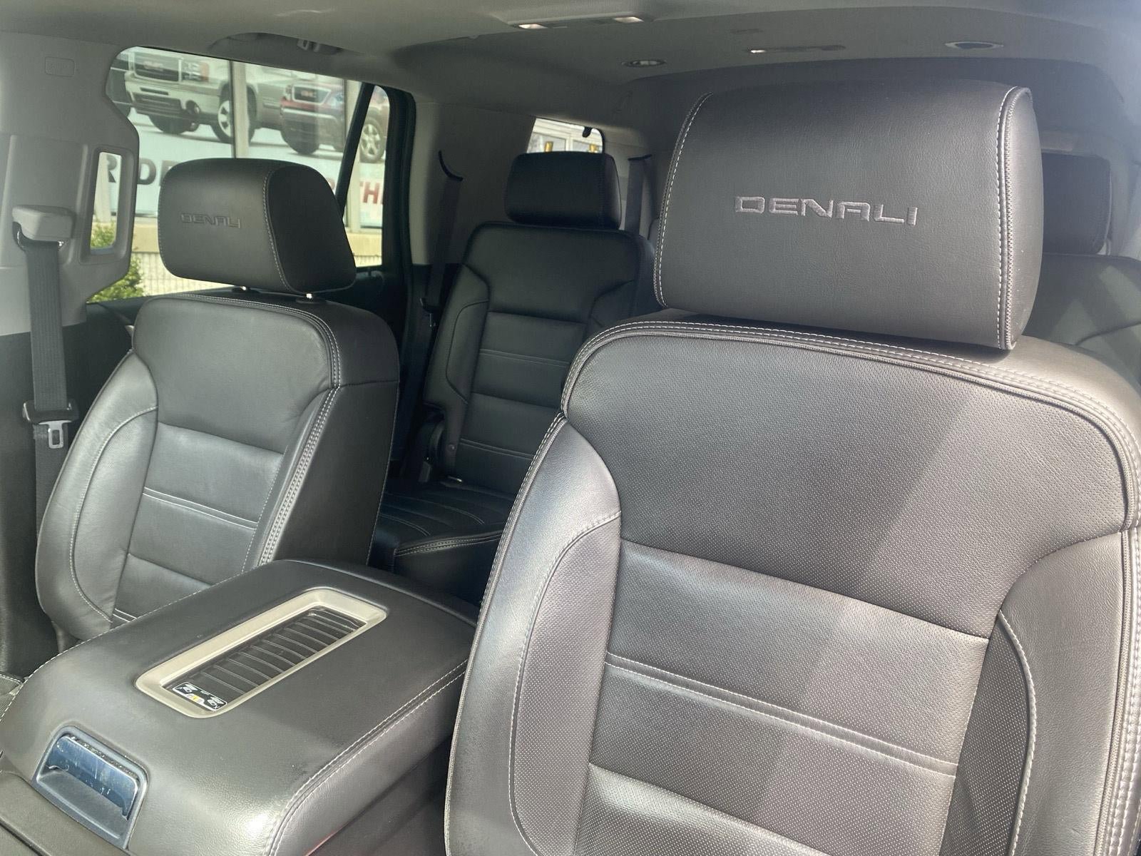 Used 2020 GMC Yukon Denali w/ Denali Premium Package image 21