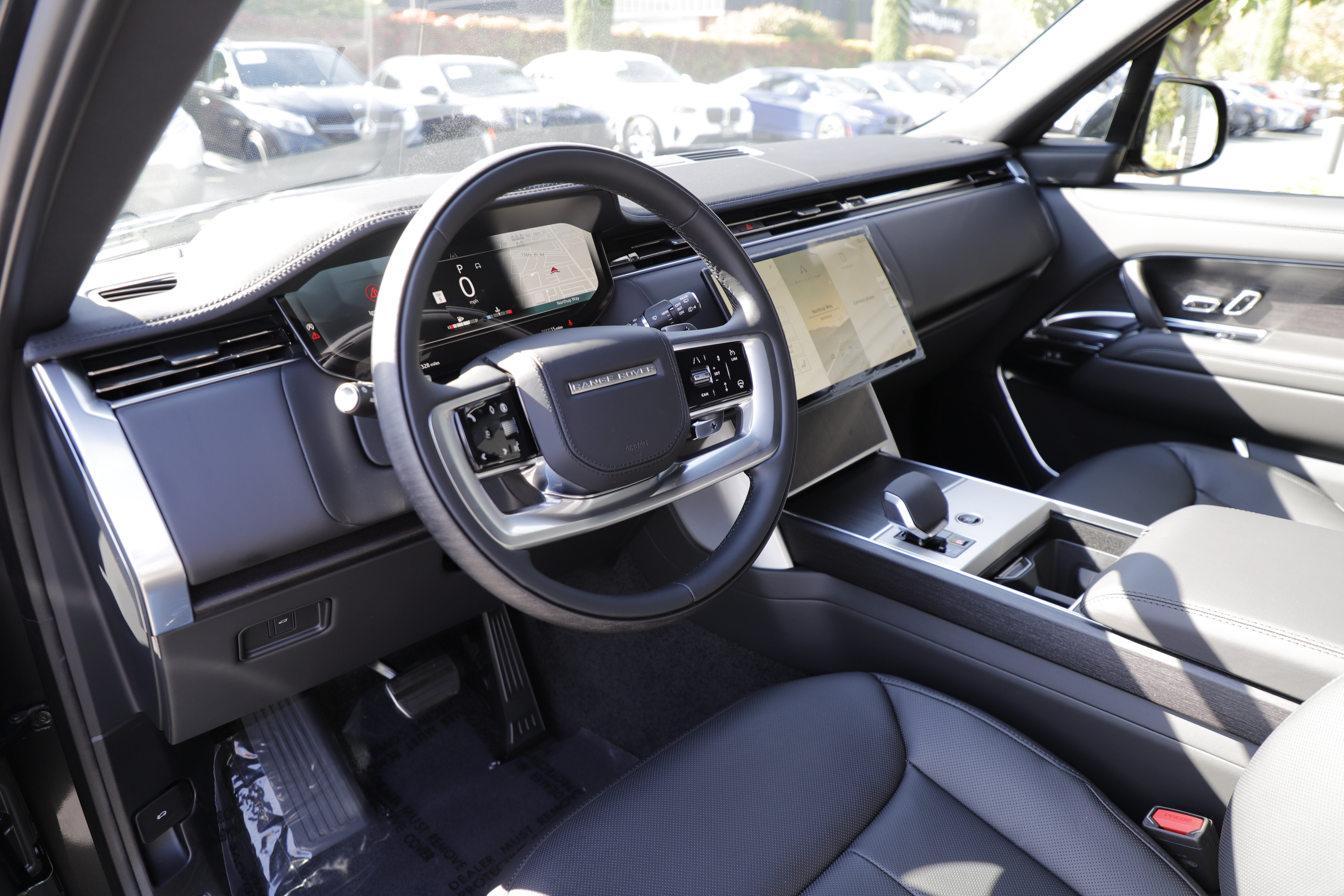 New 2026 Land Rover Range Rover Long Wheelbase SE AWD/4WD image 18