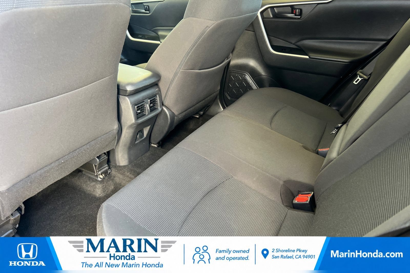 Used 2021 Toyota RAV4 LE w/ Carpet Mat Package (TMS) AWD/4WD image 13
