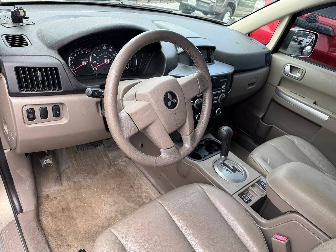 Used 2008 Mitsubishi Endeavor SE FWD image 10