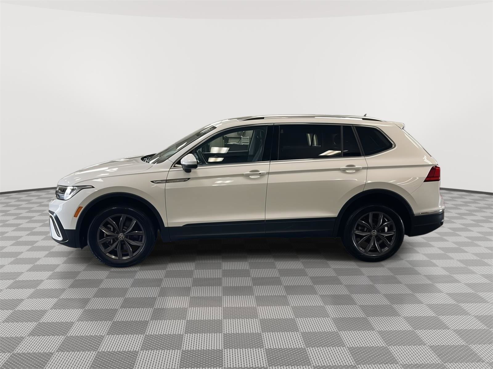 Used 2022 Volkswagen Tiguan SE AWD/4WD image 8