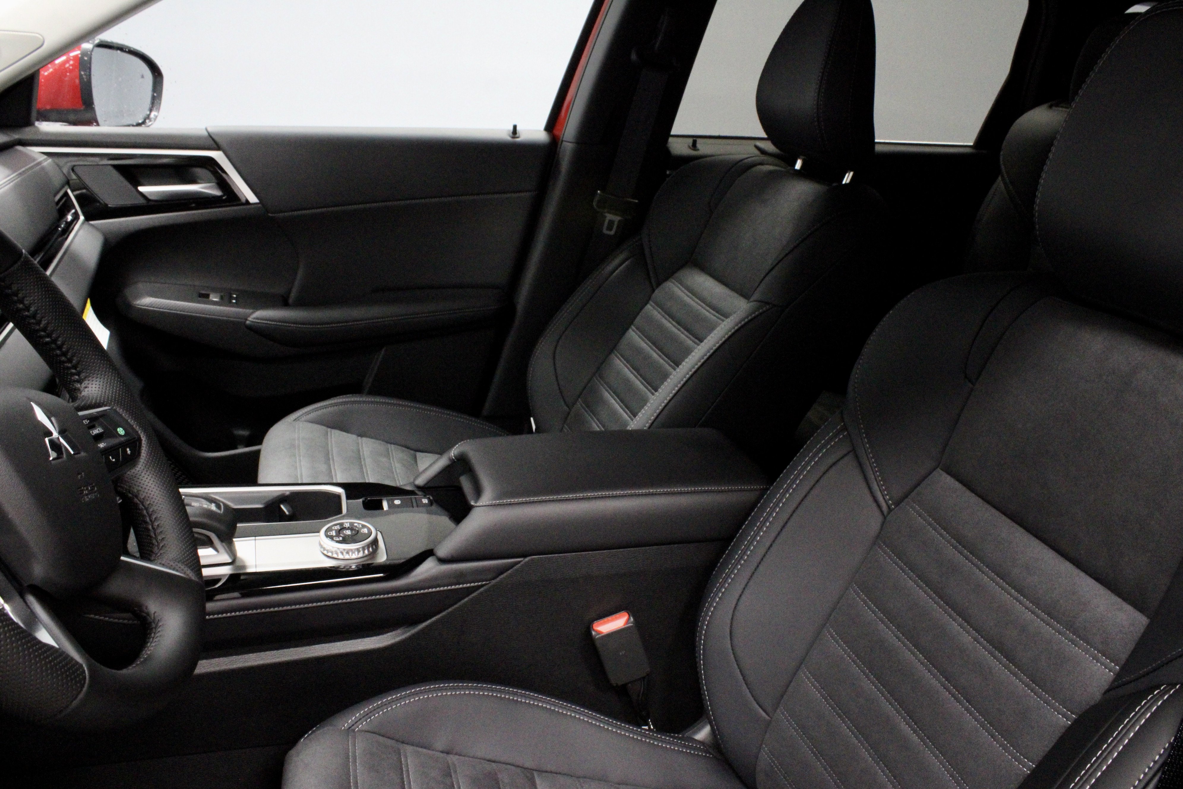 New 2025 Mitsubishi Outlander SE image 18