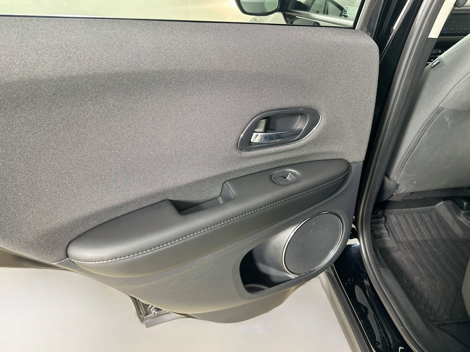Used 2022 Honda HR-V EX image 36