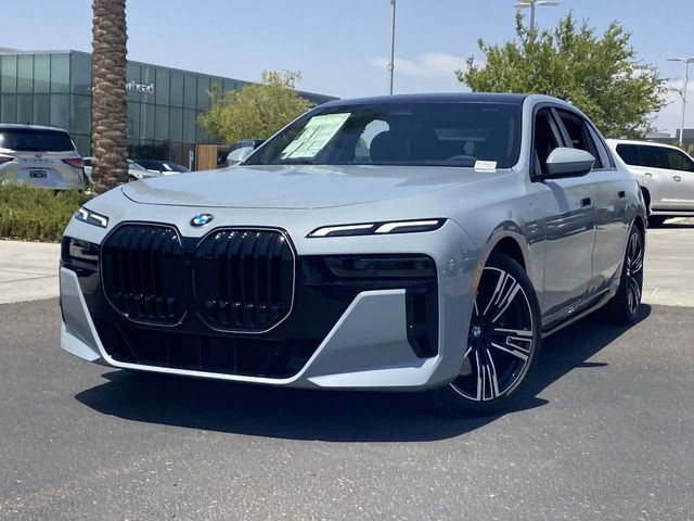 Used 2025 BMW 740i w/ Premium Package RWD image 3