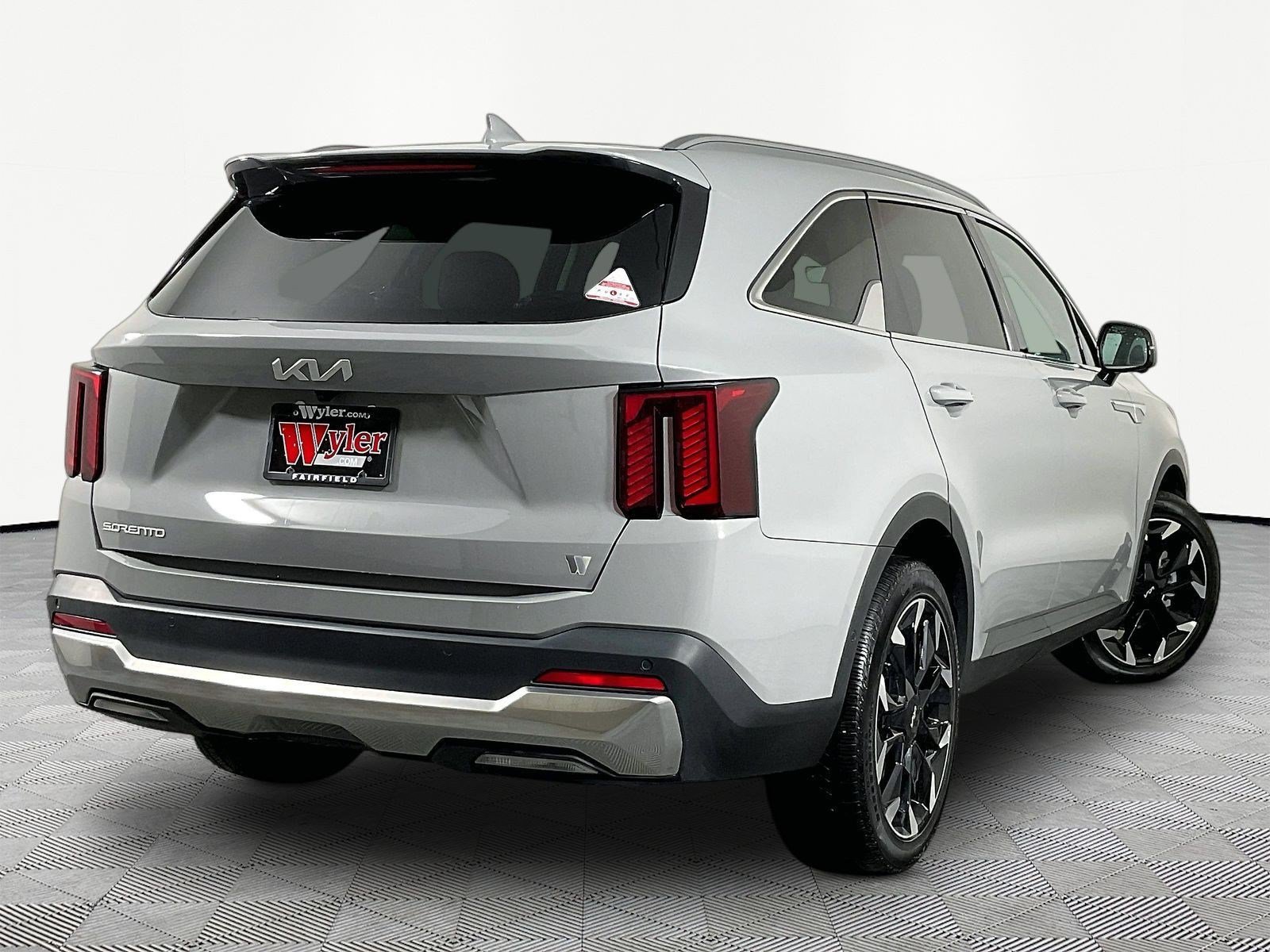 Certified 2025 Kia Sorento SX FWD image 6