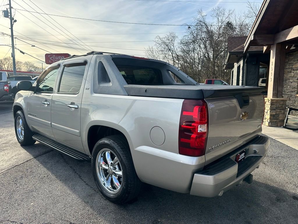 Used 2008 Chevrolet Avalanche LTZ w/ LTZ Preferred Equipment Group AWD/4WD image 3