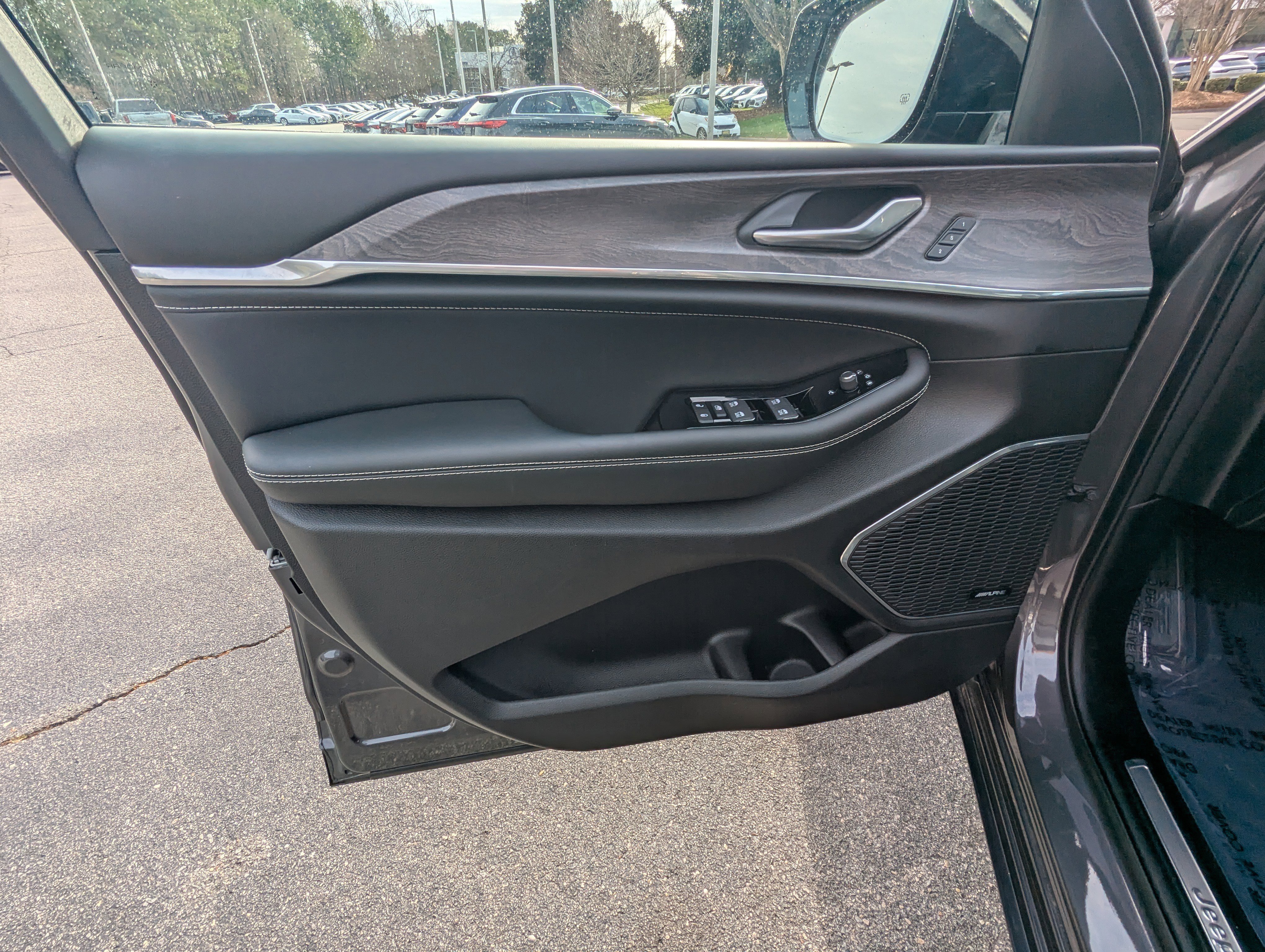 Certified 2024 Jeep Grand Cherokee L Overland w/ Trailer Tow Package image 19