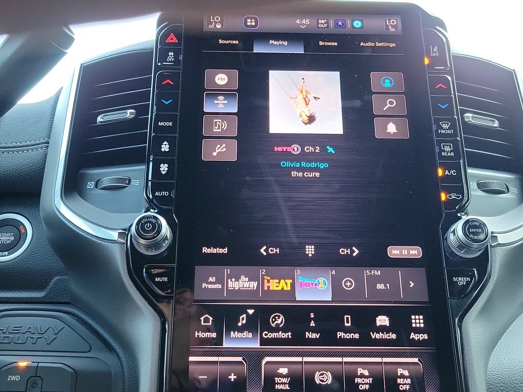 New 2026 RAM 2500 Laramie AWD/4WD image 18
