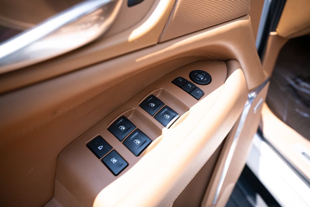 Used 2017 Cadillac Escalade Platinum AWD/4WD image 27