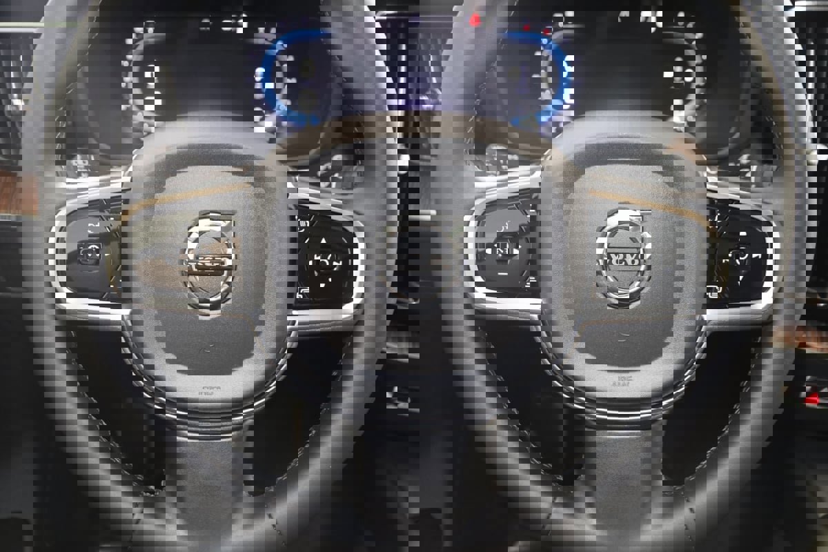 Used 2023 Volvo XC60 B5 Plus w/ Climate Package image 36