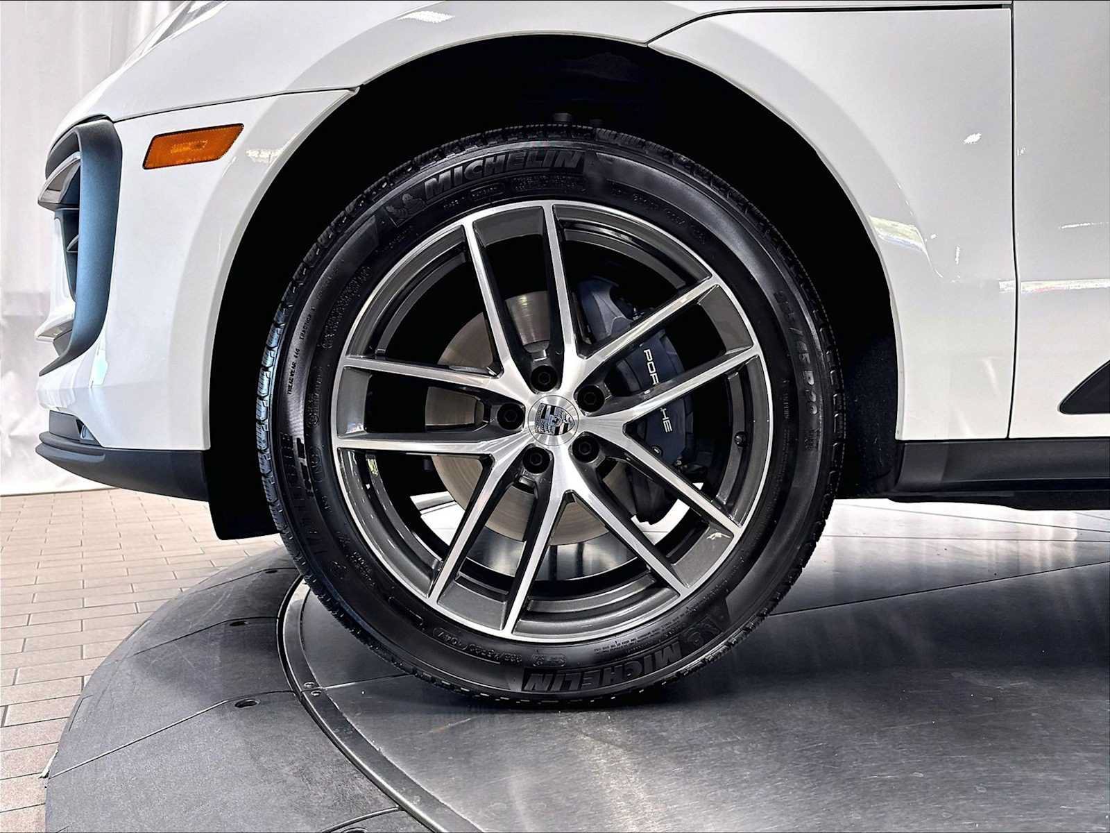 Used 2026 Porsche Macan AWD/4WD image 13