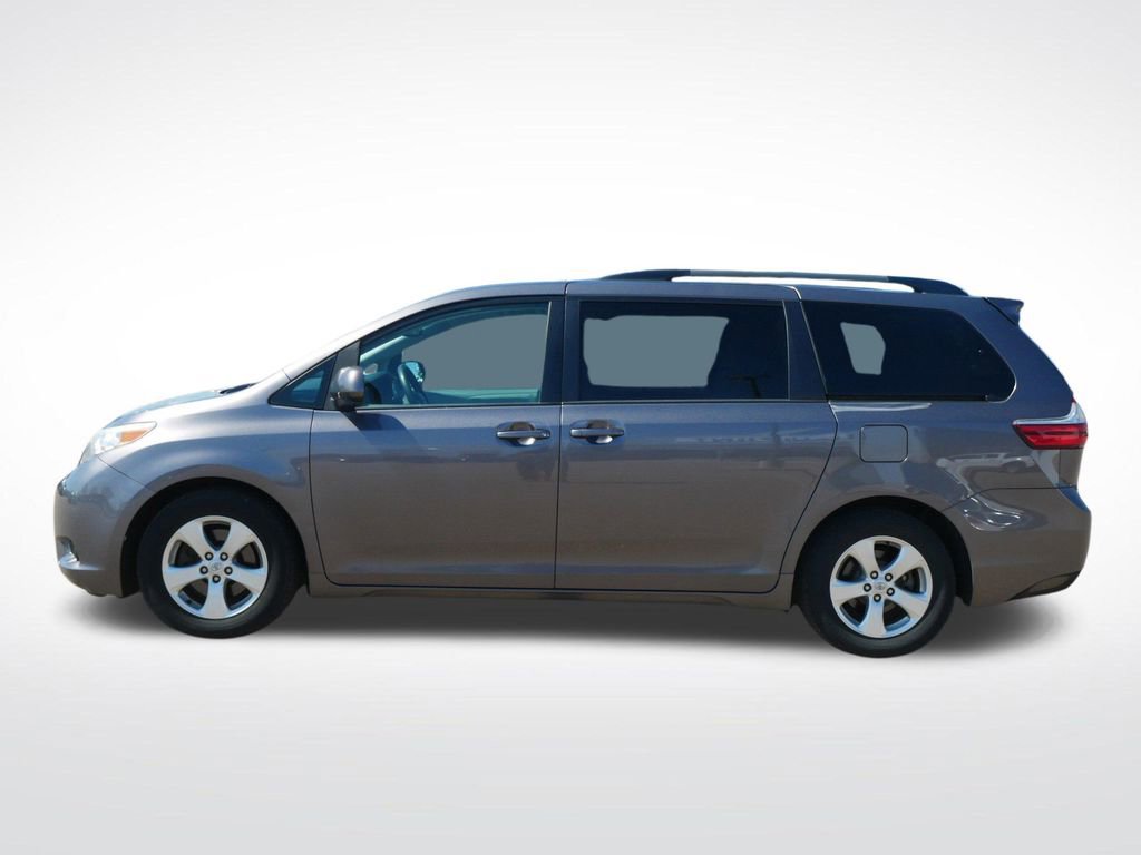 Used 2015 Toyota Sienna LE image 7
