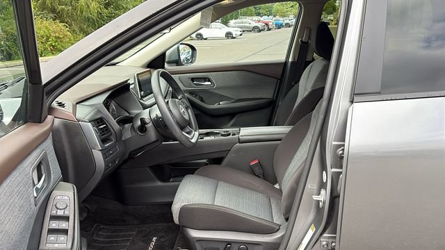 Used 2023 Nissan Rogue SV AWD/4WD image 10