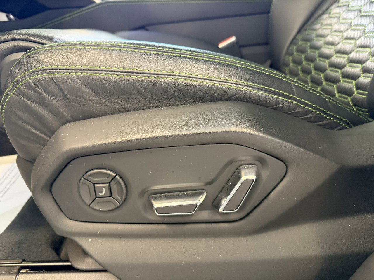 Used 2022 Lamborghini Urus image 46