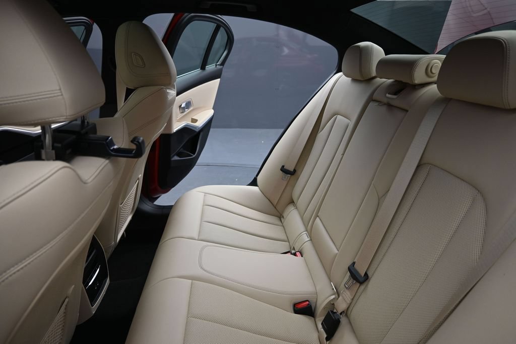Used 2022 BMW 330i Sedan w/ Driving Assistance Package RWD image 30