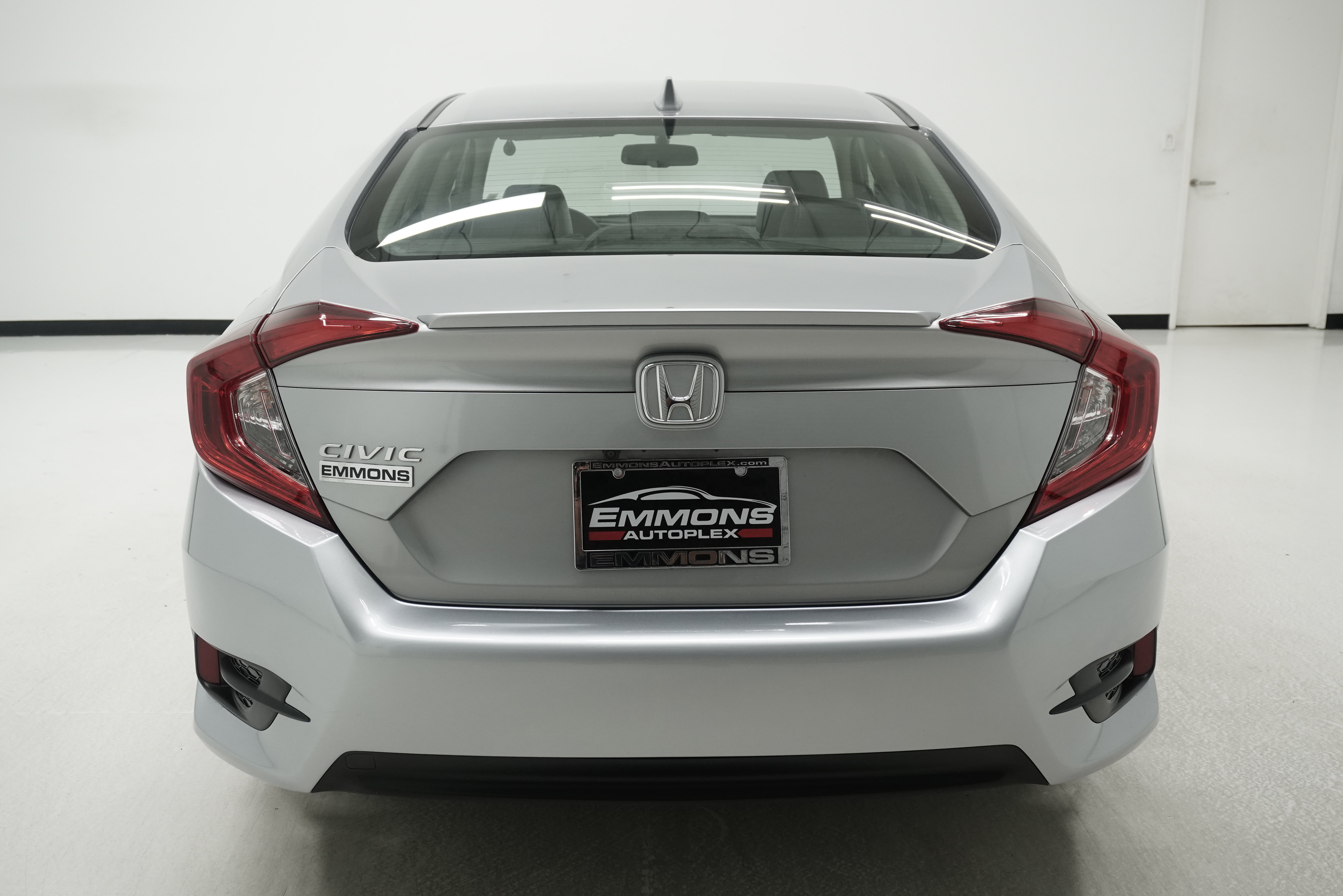 Used 2018 Honda Civic EX-L image 2