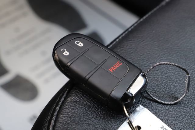 Used 2025 Jeep Compass Trailhawk AWD/4WD image 34