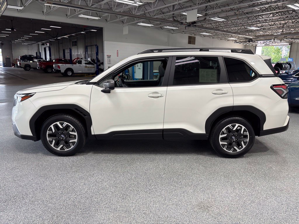 Used 2025 Subaru Forester Premium AWD/4WD image 4