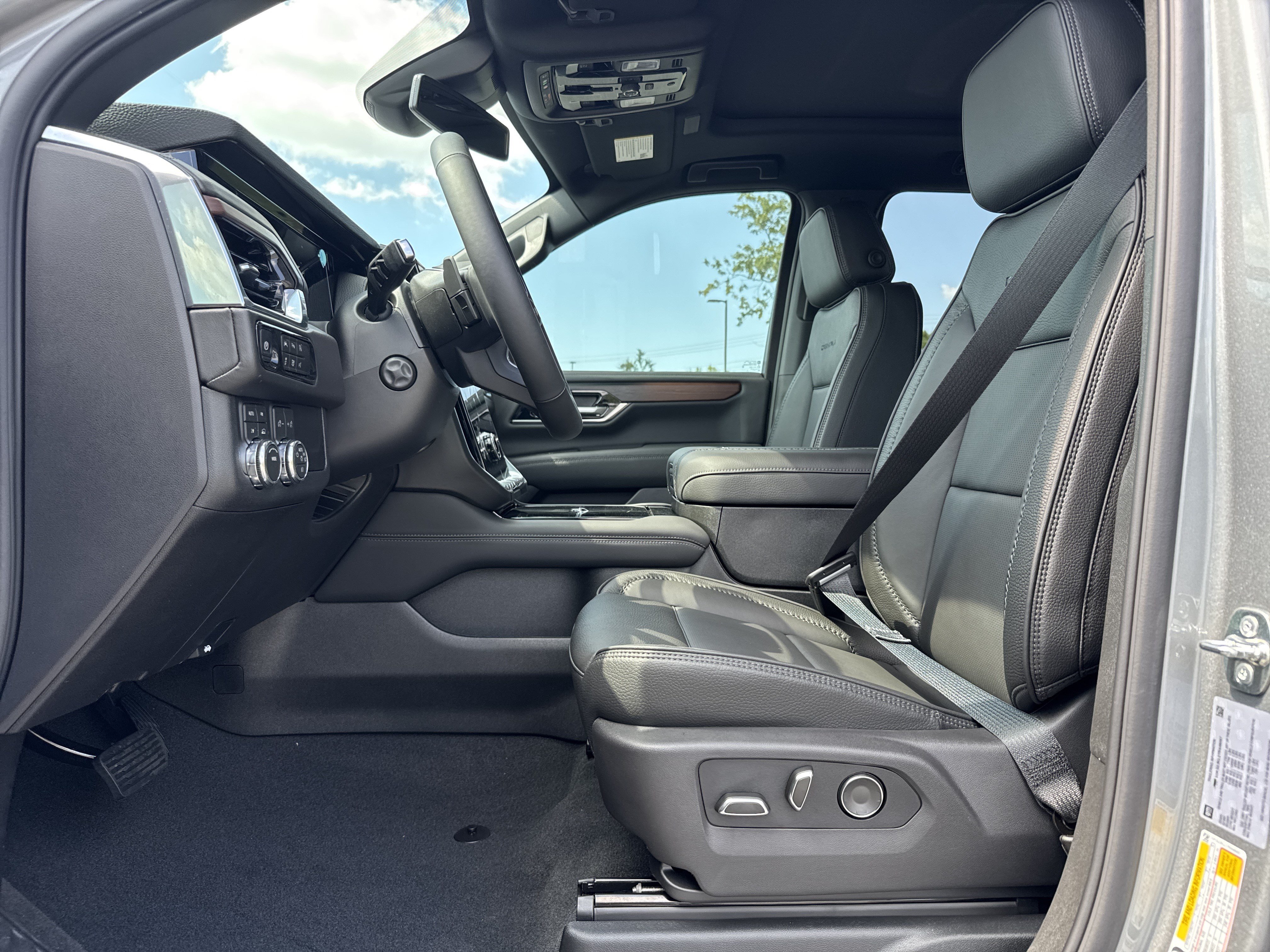 New 2026 GMC Yukon XL Denali w/ Sun & Power Step Package AWD/4WD image 17