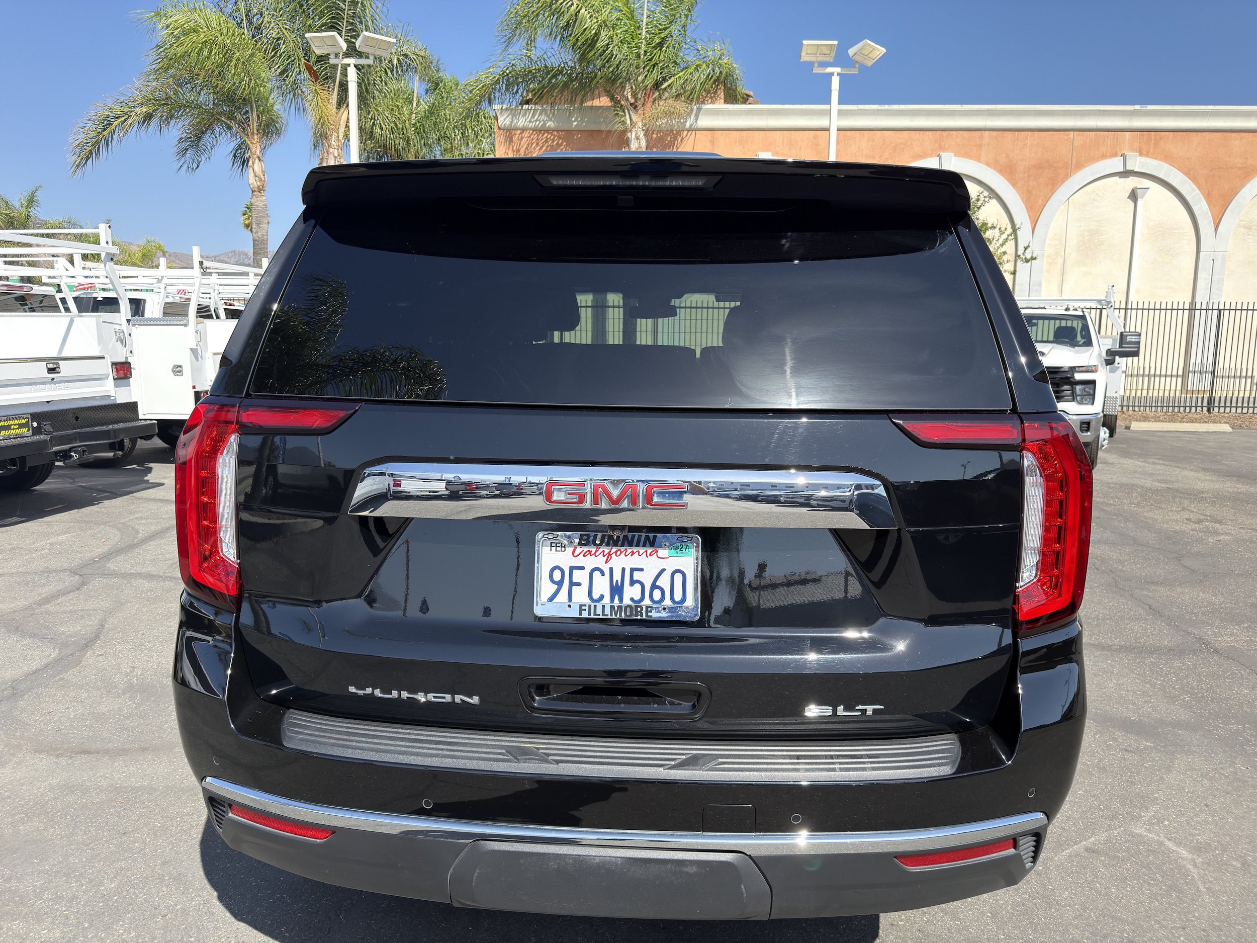 Used 2023 GMC Yukon SLT w/ SLT Luxury Package AWD/4WD image 7