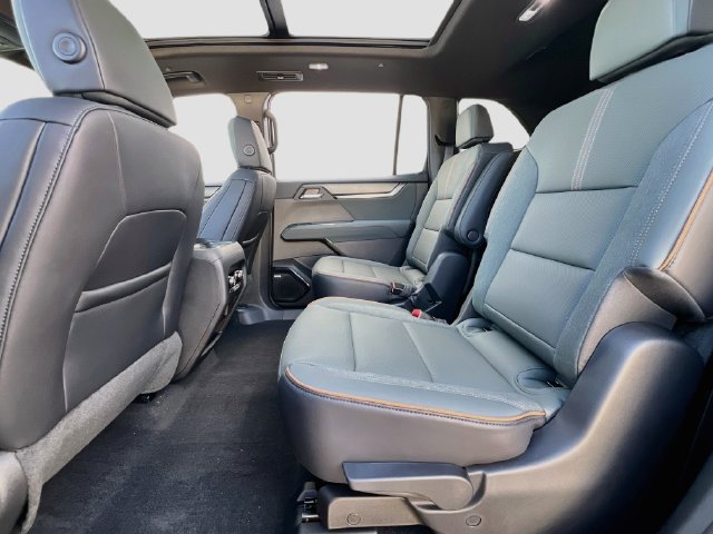 New 2027 GMC Acadia AT4 w/ Luxury Package AWD/4WD image 17