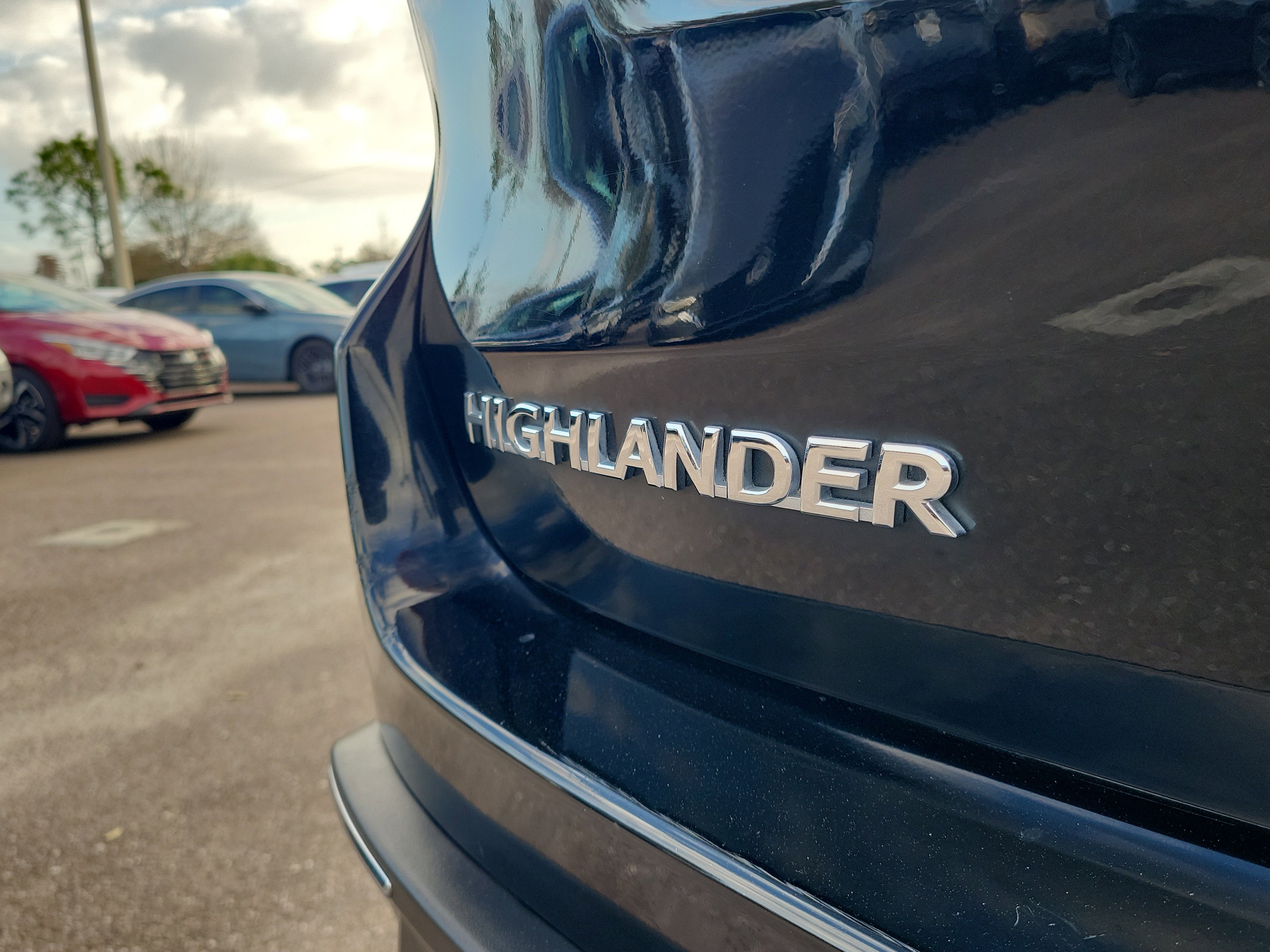 Used 2017 Toyota Highlander Limited w/ Carpet Mat Package image 6