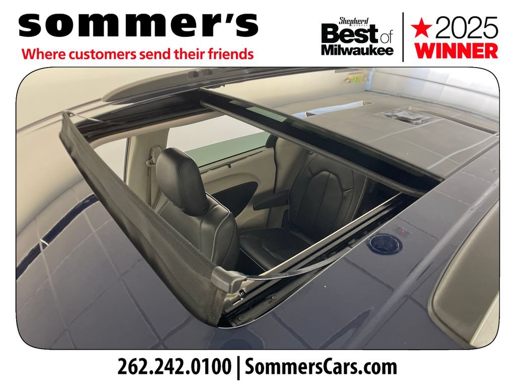 Used 2018 Chrysler Pacifica Limited w/ Tire & Wheel Group FWD image 19